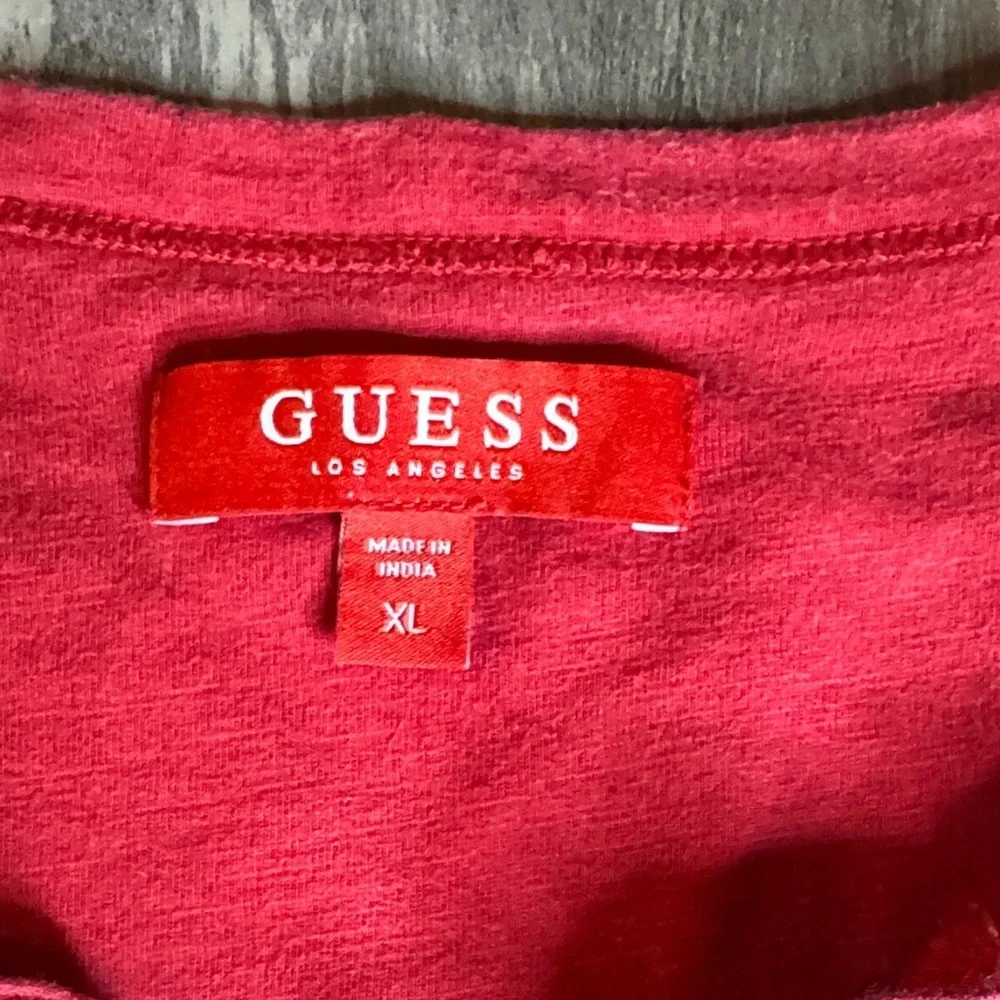 Y2K 90’s GUESS Red Short-Sleeve Fitted Henley with Embossed Logo - Picture 2 of 3